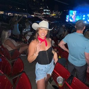 Meet your Posher, Kelley